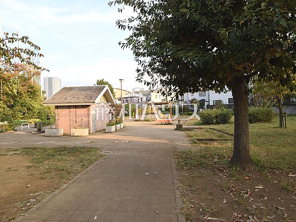 給田四丁目緑地 (490m)