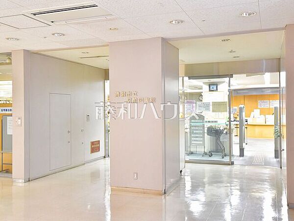 清瀬市立駅前図書館 (920m)