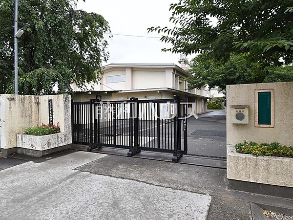 八王子市立第四中学校 (850m)