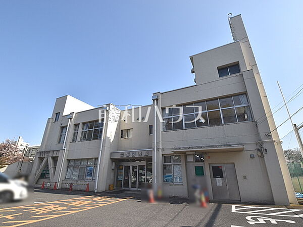 雷塚図書館 (1580m)