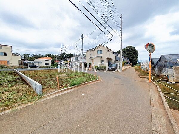 接道状況および現場風景　【清瀬市下清戸5丁目】 見学はしたいけど、なかなか時間が取れない・・・そんな方に出勤前や仕事終わりにマイホームを見学できるサポートをいたします。