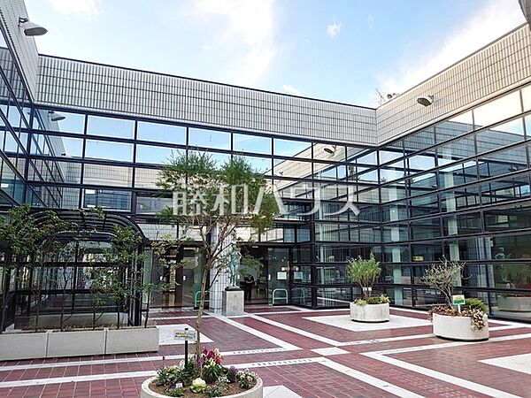 練馬区立練馬図書館 (570m)
