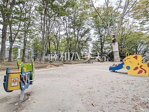 世田谷区喜多見公園 (280m)