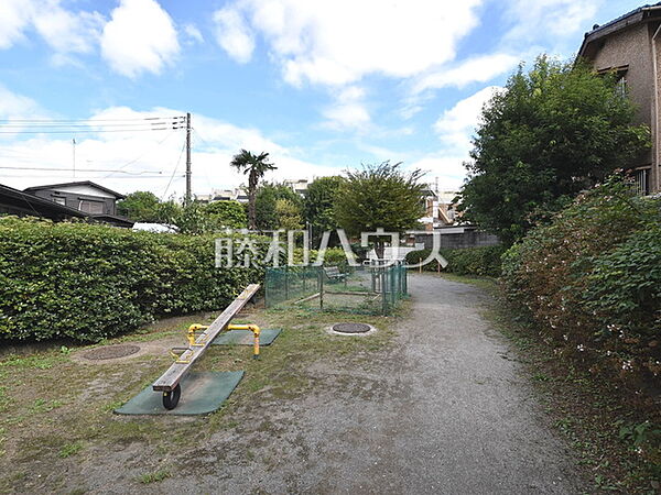 岩戸川緑地公園 (750m)