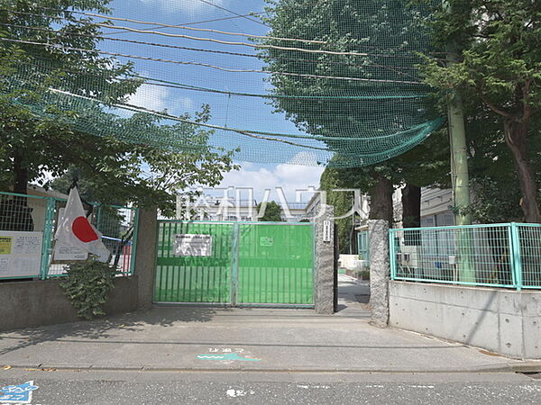 杉並区立高井戸第三小学校 (483m)