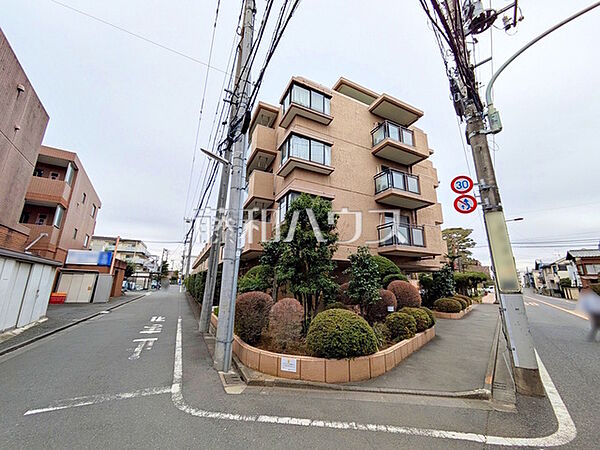 外観　【調布ロイヤルハイツ】周辺環境はもちろん、日当たりや設備仕様など、実際に行ってみないと分からないことも多くございます。ご案内いたしますので、お気軽にお問い合わせください。