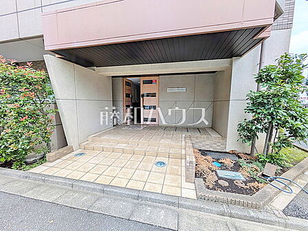 ≪エントランス≫住まう方をやさしく出迎えるエントランス　【エクセラージュ府中白糸台　】