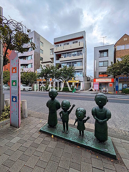 サザエさん銅像 (1420m)