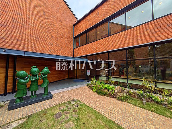 長谷川町子美術館 (1560m)