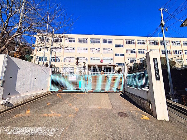 八王子市立恩方第一小学校 (790m)