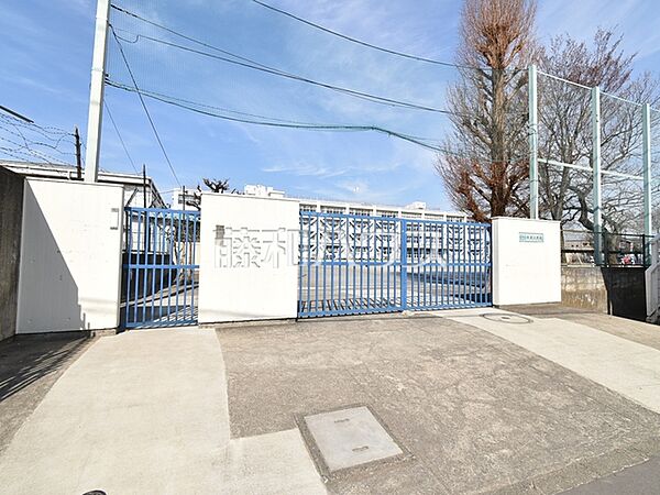 立川市立松中小学校 (500m)