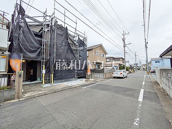 接道状況および現場風景　【日野市東豊田3丁目】物件の事、諸費用の事など、小さな疑問も担当の八幡までお気軽にご連絡・ご相談下さい。