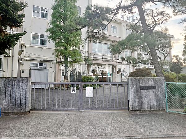 練馬区立高松小学校 (350m)