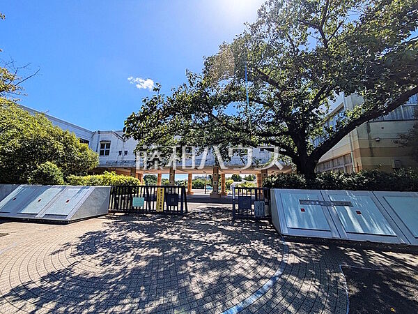 稲城市立向陽台小学校 (520m)