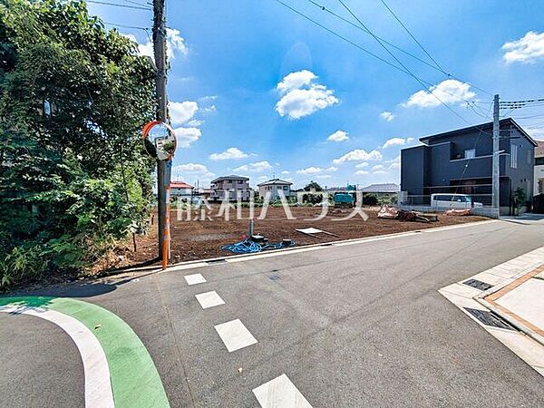 接道状況および現場風景　【所沢市上新井2丁目】 建物のプレゼンをさせていただきますので、実際の完成イメージを思い描いていただくことができます。お気軽にお問合せ下さい。