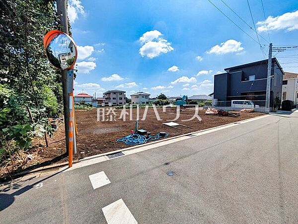 接道状況および現場風景　【所沢市上新井2丁目】ぜひ実物をご覧いただきたく思います。喜んでご案内いたしますのでお気軽にお問合せ下さい。