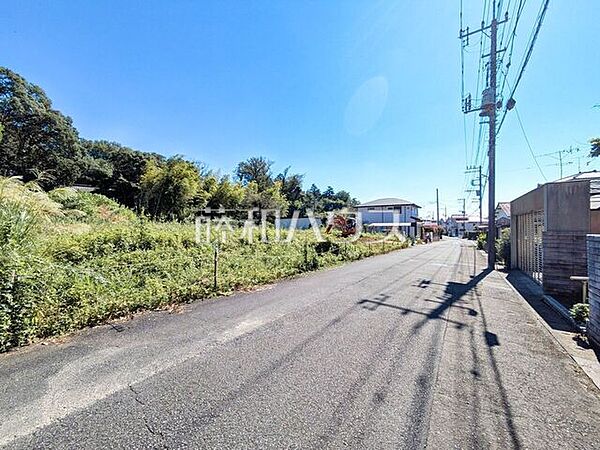 接道状況および現場風景　【東大和市奈良橋1丁目】ぜひ実物をご覧いただきたく思います。喜んでご案内いたしますのでお気軽にお問合せ下さい。