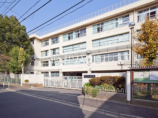 世田谷区立上祖師谷中学校 (500m)