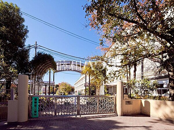 練馬区立関町北小学校 (310m)