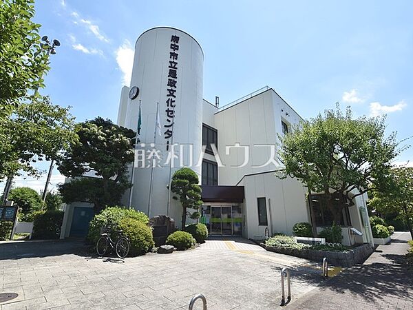 府中市立 是政図書館 (550m)