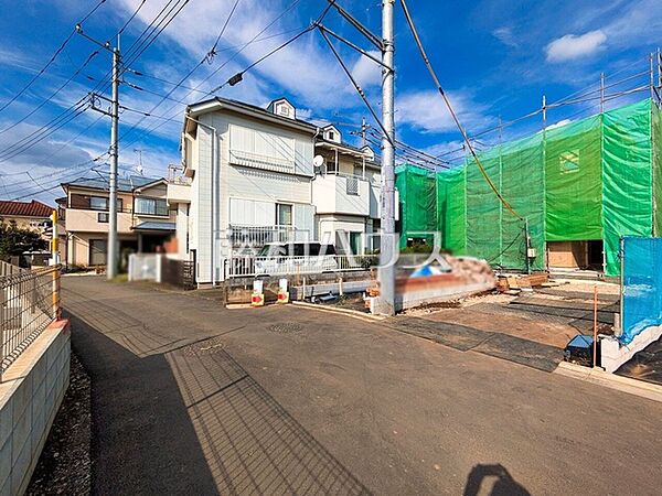 接道状況および現場風景　【東久留米市前沢1丁目】 見学はしたいけど、なかなか時間が取れない・・・そんな方に出勤前や仕事終わりにマイホームを見学できるサポートをいたします。