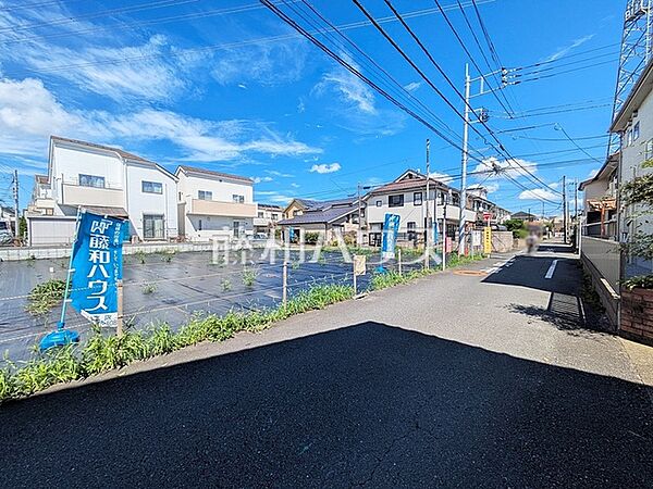 接道状況および現場風景　【小金井市東町1丁目】 見学はしたいけど、なかなか時間が取れない・・・そんな方に出勤前や仕事終わりにマイホームを見学できるサポートをいたします。