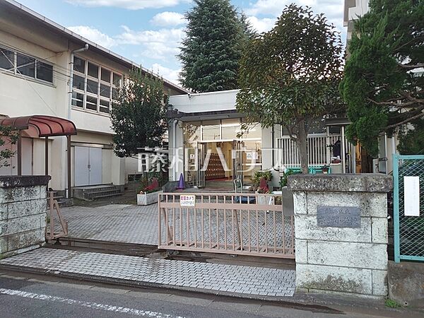練馬区立泉新小学校 (230m)