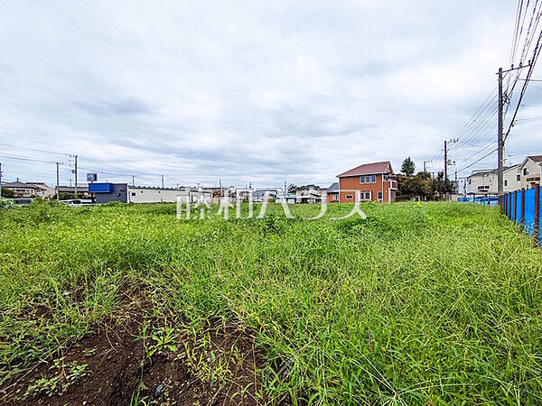 現場風景　 戸建住宅が立ち並ぶ住宅地。静かな時間の流れ。ゆっくりと傾きを変えていく陽の光が清楚な家々を色鮮やかに演出してくれます。 【東久留米市下里2丁目】