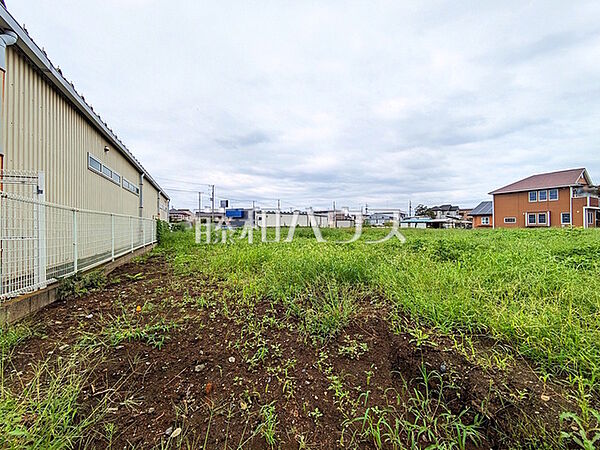現場風景　同時期に生活をスタートさせるご家族の多い分譲地は、困ったときも心強い存在になりそうですね！【東久留米市下里2丁目】