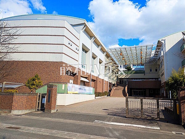 朝霞市立朝霞第一中学校 (880m)