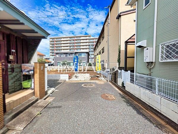 接道状況および現場風景　【西東京市柳沢5丁目】 建物のプレゼンをさせていただきますので、実際の完成イメージを思い描いていただくことができます。お気軽にお問合せ下さい。