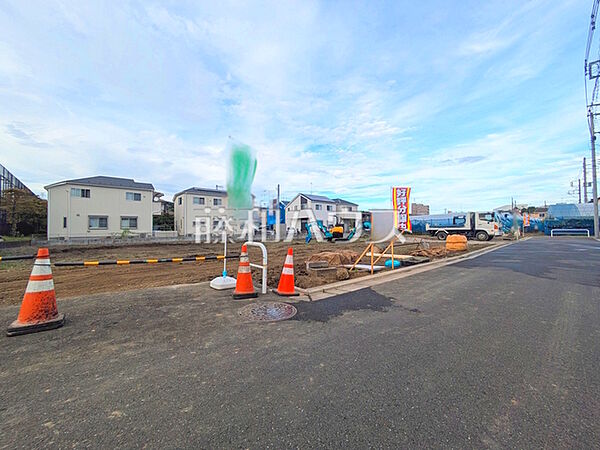 ≪接道状況≫開発分譲地ですので、新設の美しい道路が敷かれています♪　【府中市日新町2丁目】