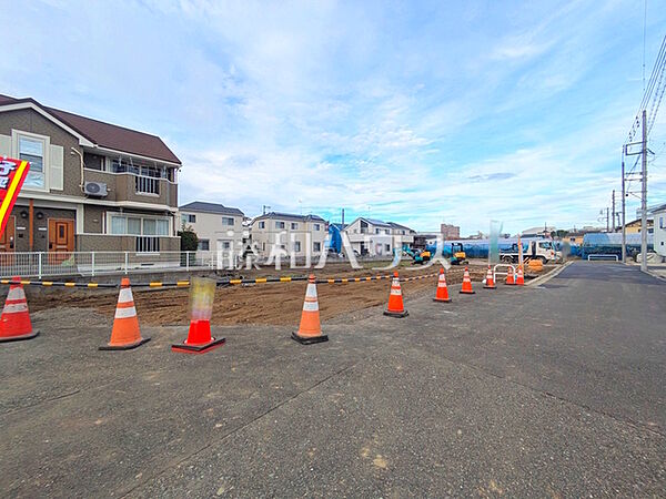≪現地外観≫周囲に高い建物のないエリアのため、空が大きく感じます。【府中市日新町2丁目】