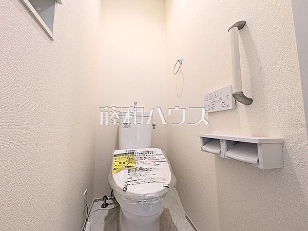 温水洗浄便座 温水洗浄便機能付きトイレで清潔にご使用いただけます。　