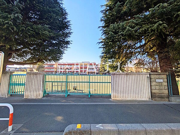 朝霞市立朝霞第一小学校 (740m)
