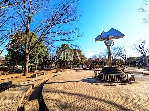 青葉台公園 (900m)