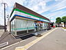 周辺：ファミリーマート 平山城址公園駅前店 (560m)