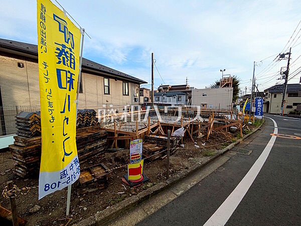 ≪接道状況≫分譲地周辺は4ｍ道路と一戸建住宅が建ち並ぶ閑静な住宅街となっており車の通りも少なく安心してお住まい頂ける環境が広がっております。　【府中市小柳町2丁目】