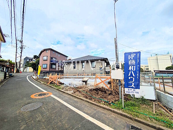 ≪3号棟　接道状況≫見学はしたいけど、なかなか時間が取れない・・・そんな方に出勤前や仕事終わりにマイホームを見学できるサポートをいたします。　【府中市小柳町2丁目】