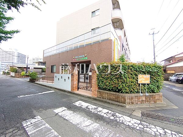 みころん保育園 (700m)