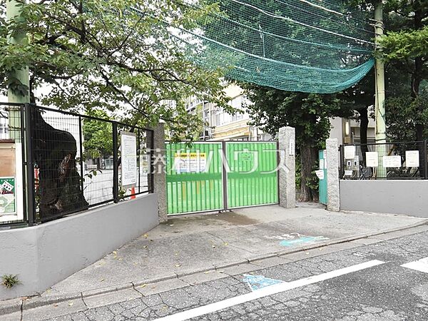 杉並区立高井戸第三小学校 (700m)