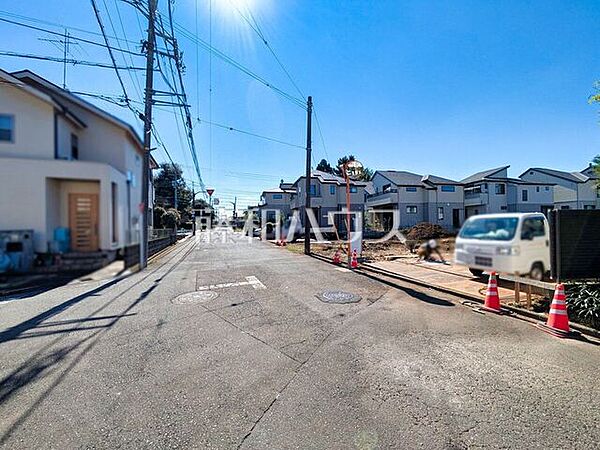 接道状況および現場風景　【東久留米市中央町4丁目】 見学はしたいけど、なかなか時間が取れない・・・そんな方に出勤前や仕事終わりにマイホームを見学できるサポートをいたします。