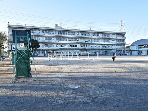 新座市立池田小学校 (130m)