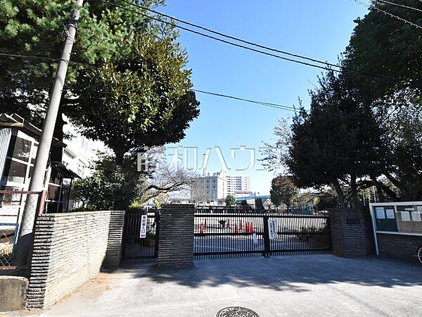 練馬区立北町小学校 (640m)