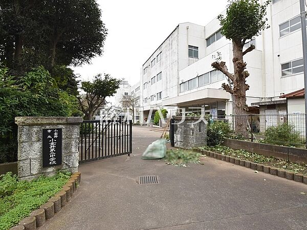 小金井市立小金井第二中学校 (700m)