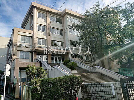練馬区立大泉小学校 (280m)