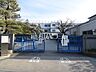 周辺：世田谷区立喜多見小学校 (910m)