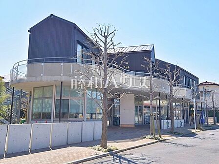 八幡町コミュニティセンター (110m)