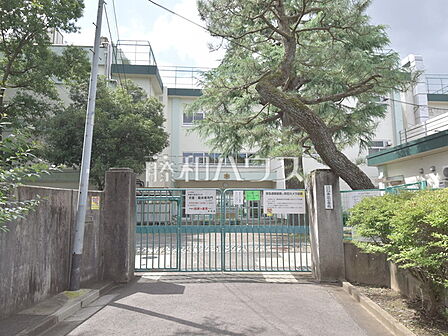 杉並区立井荻小学校 (980m)