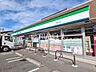 周辺：ファミリーマート 日野三沢店 (560m)